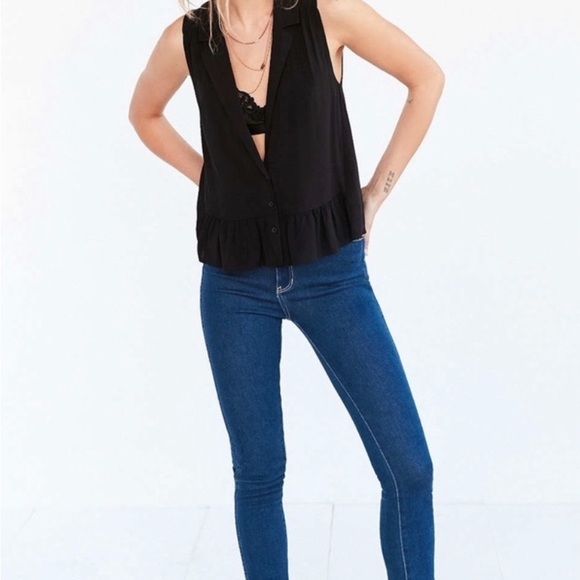 COOPERATIVE Natalie Ruffle Tank - Picture 2 of 6